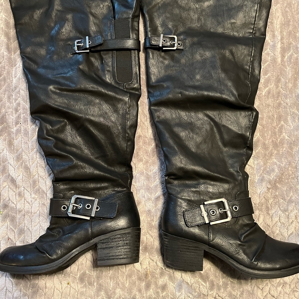 Carlos by Carlos Santana over the knee boots! Color black, size 8.